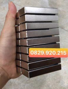 nam-cham-chay-dien-gió