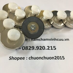 NAM-CHAM-DINH-BANG-TAY-CAM