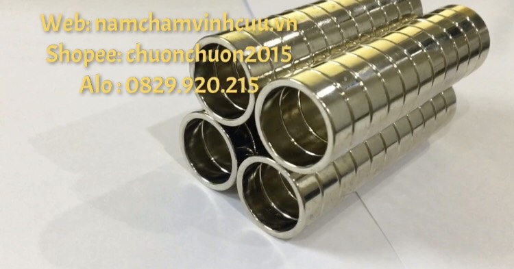 nam-cham-ao-thuat-sieu-hut