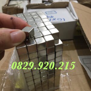 NAM-CHAM-VUONG-HINH-HOC