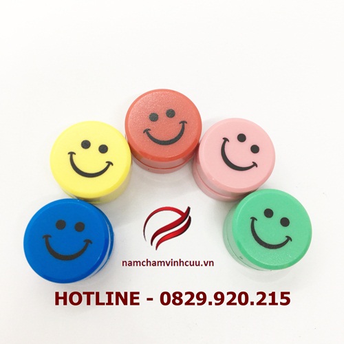 nam-cham-dinh-bang-mat-cuoi
