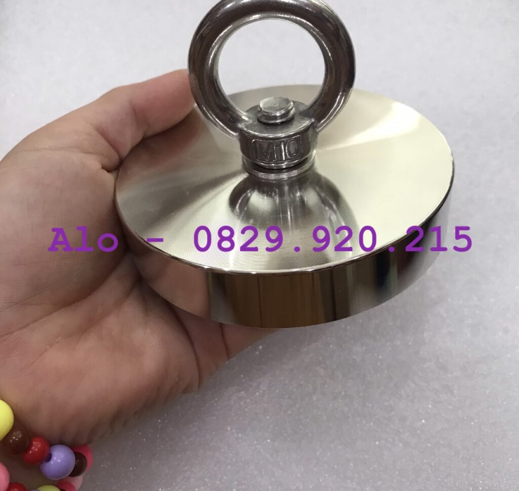 nam-cham-cuu-ho-hut-duoi-nuoc