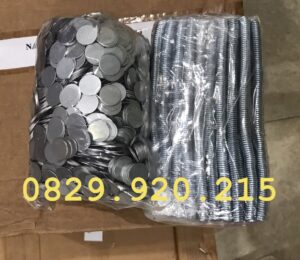 nam-cham-gan-hop-cung