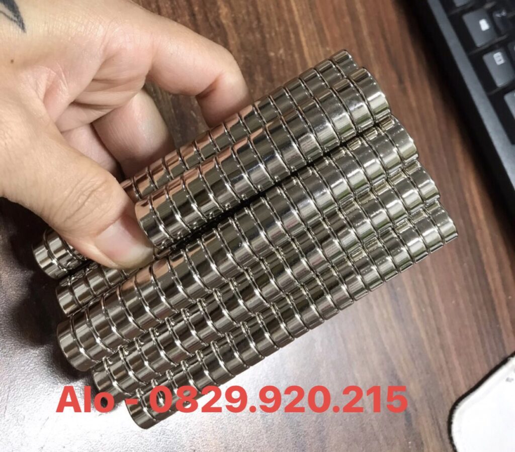 nam-cham-vien-siêu-từ